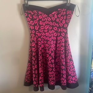 Hot Topic Lip print dress sz large